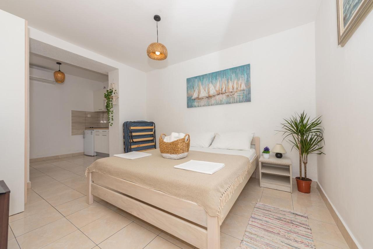 Apartmani Vukusic Promajna Bagian luar foto